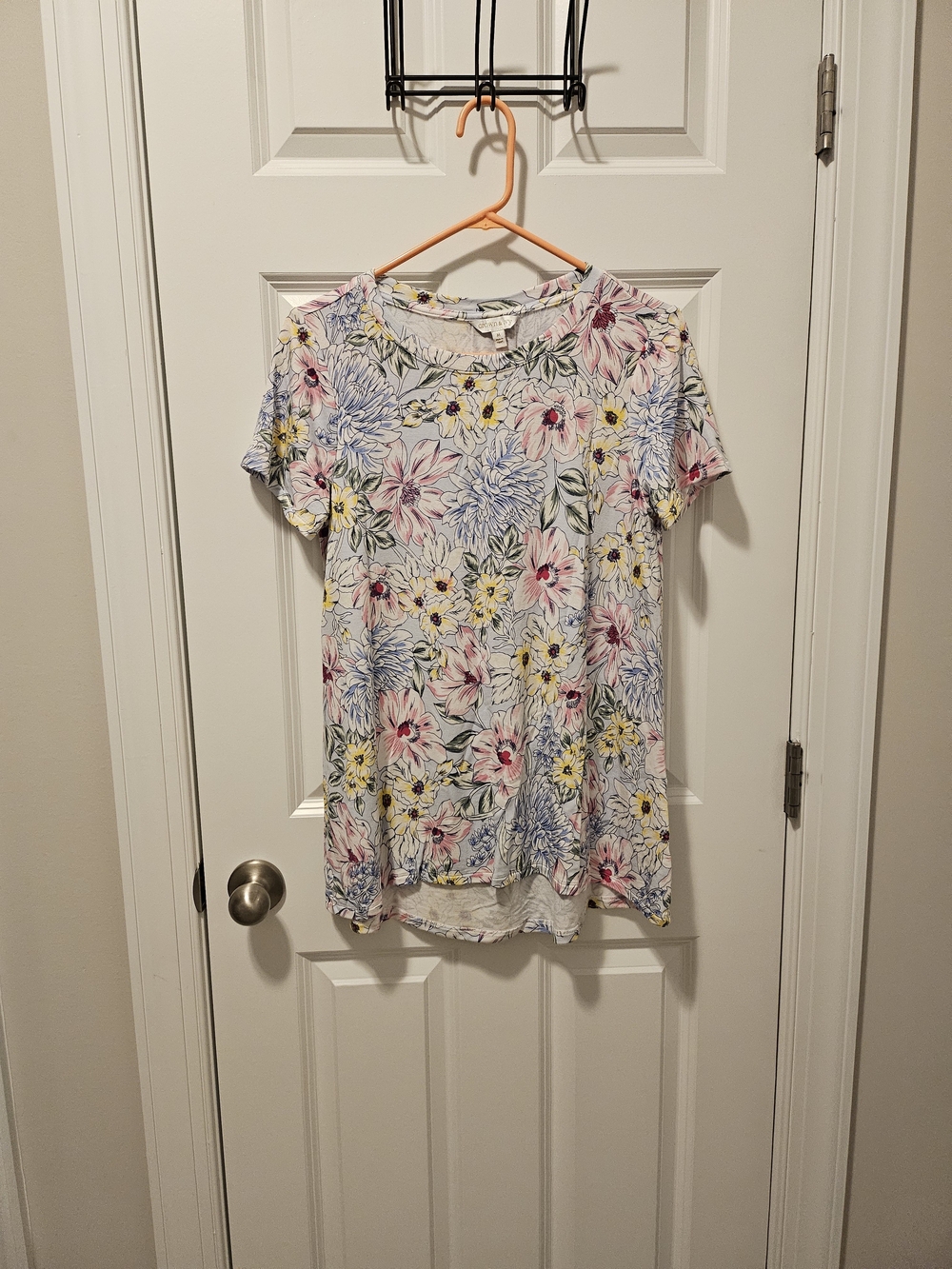 crown & ivy Floral Short Sleeve Tee in White with Pink, Blue & Yellow Flowers